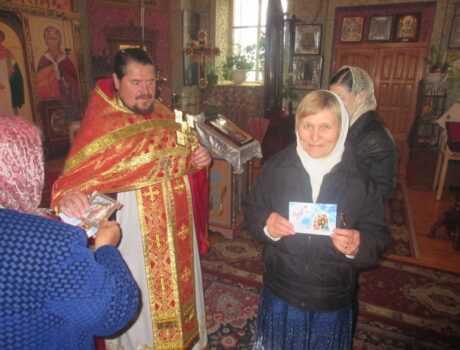В Свято- Ильинском храме настоятель храма поздравил всех прихожанок с праздником